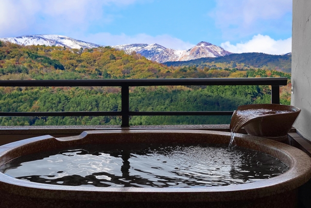 すっぴん見せたくない？温泉での賢いメイク術