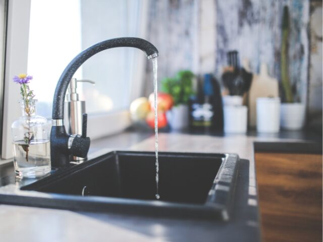 L字キッチンのコーナーが変わる！スペースを使い切る収納アイデア集