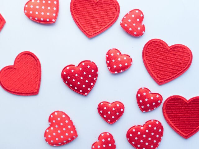 ヘアアイロンでワッペンを付ける方法！初心者でも失敗しにくい貼り方ガイド