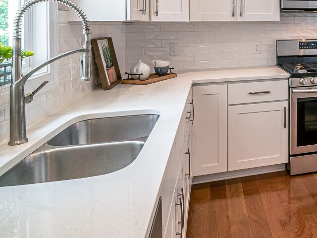 L字キッチンのコーナーが変わる！スペースを使い切る収納アイデア集