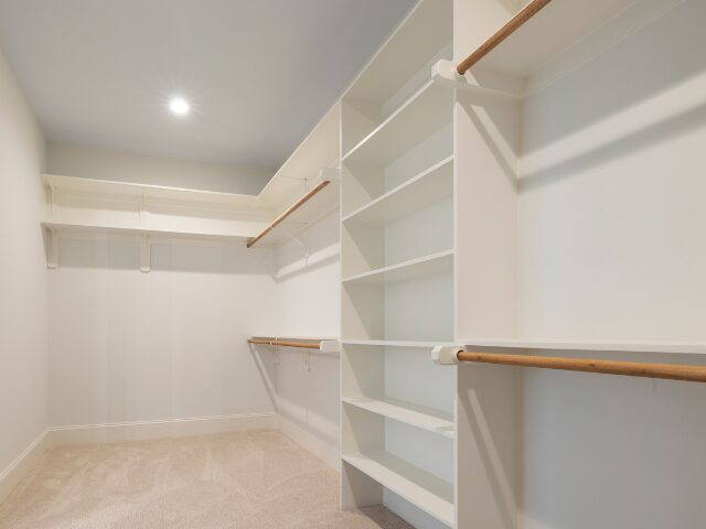 空間をムダなく使う！天袋を活かした収納アイデア集｜見せる工夫も紹介